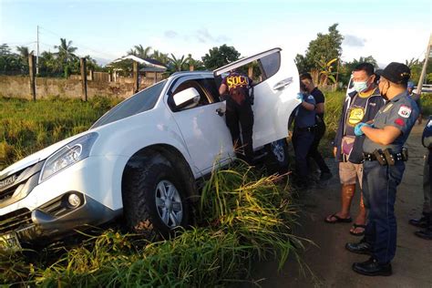 ‘I’M NO MURDERER’: Suspect in Estancia slays denies involvement.